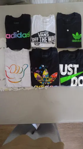 vendo um lote de roupas novas com 22 camisetas e 05 bermudas todas de ótima qualidade