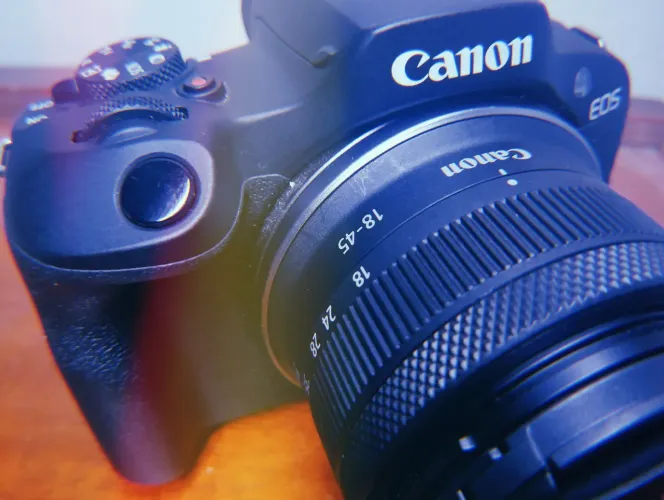 Câmera Canon R100 + Lente 18-45mm