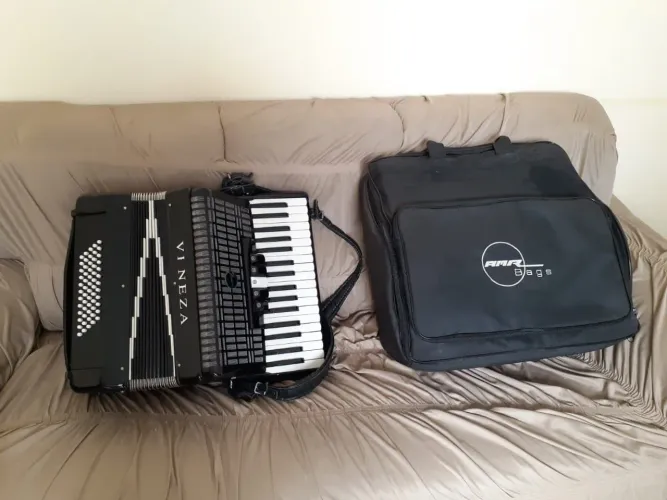 Acordeon Veneza com Case 60 baixos
