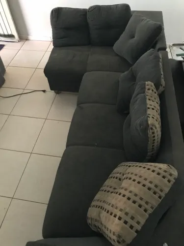 Sofá em L bem conservado 