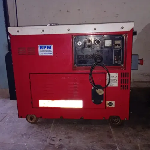 Gerador Nagano á diesel ND 7.000 Cabinado 6KVA Partida Elétrica Silenciado. 