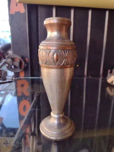 Antigo Vaso em Metal com Banho de Prata 