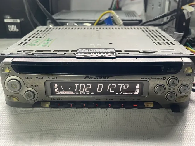 auto rádio e com bluetooth Pioneer DEH-1680 na oferta so 199,00 obs o cd nao funciona