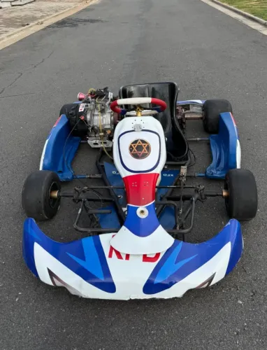 VENDO KART F4 TECHSPEED COM MOTOR.