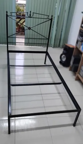 Vendo cama de solteiro de ferro, confortável, resistente, 90cm X 180cm