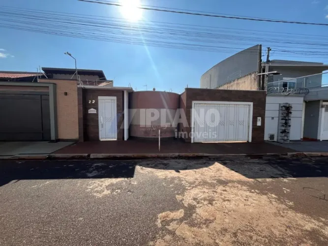Oportunidade em Cravinhos! Casa completa em excelente localização!