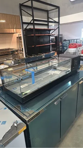 Vitrine de sushi 1,50m bancada preta 