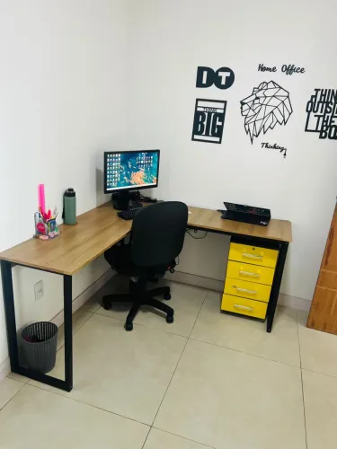 Mesa para escritório em L