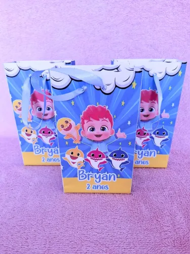 Lembrancinha personalizada pra festa de aniversário Bebefinn