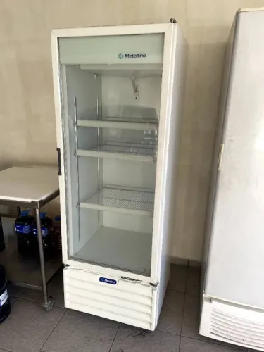 Expositora Metalfrio 350L - 220V