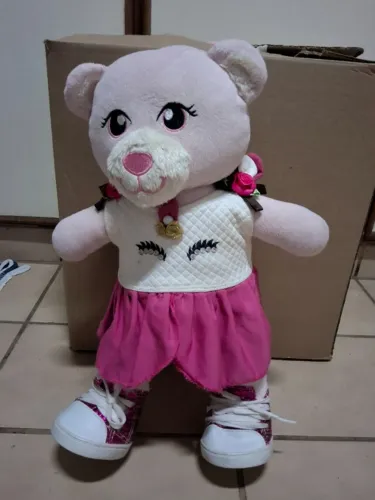 Pelucia Criamigos Ursa Com roupas Tenis e Acessorios