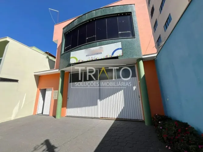 Casa comercial à venda em Serra Negra