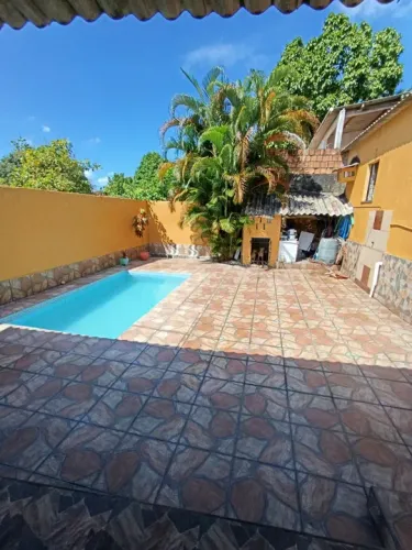 //Casa com piscina próxima ao Shopping Via Norte