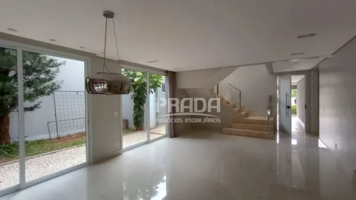 Casa à venda com 4 suítes - Condomínio Villaggio da Colina - Uberlândia/MG.