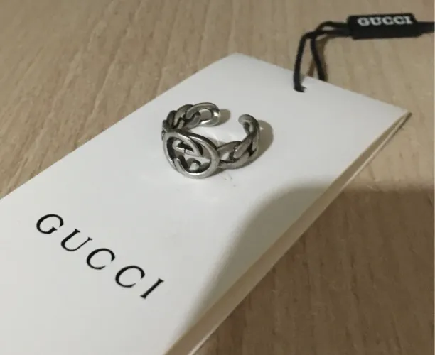 Anel prateado Gucci tamanho 22