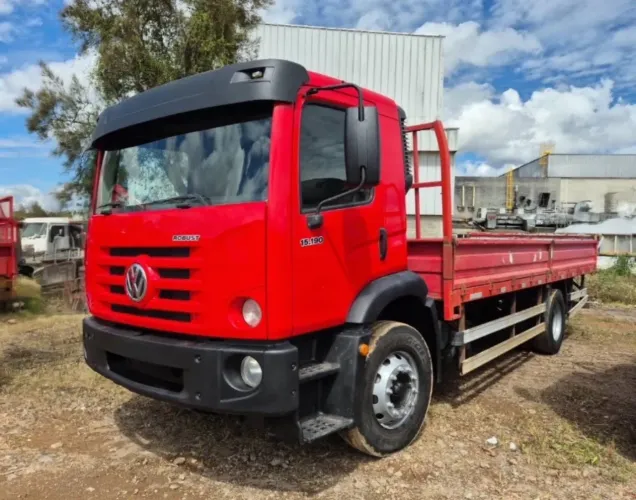 VW 15.190 ano 2019 com carroceria de ferro, em SP