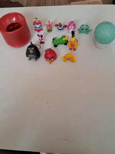 Kit de Brinquedos Diversos - Personagens Famosos