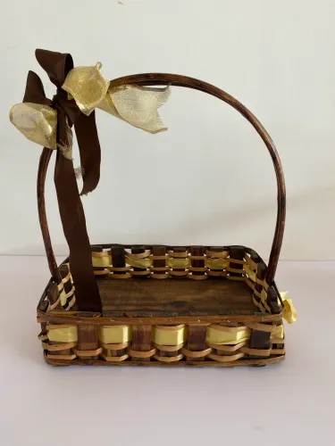Cesta de vime para decoração . O laço não acompanha.