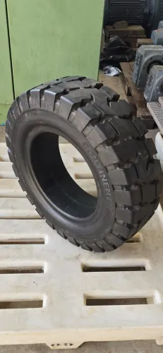 Pneu Maciço 250/70-R15 - Continental