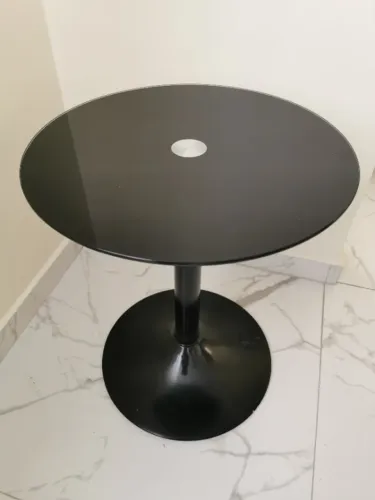 Mesa Lateral Tulipa em Vidro Preto e Metal