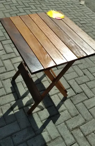 Promoção mesa dobravel itauba 70x65 envernizada