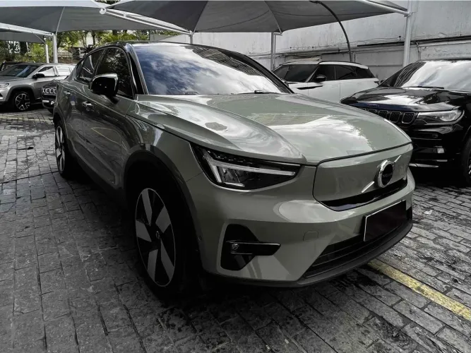 Volvo C40 Recharge Pure Eletric (elétrico) 2022