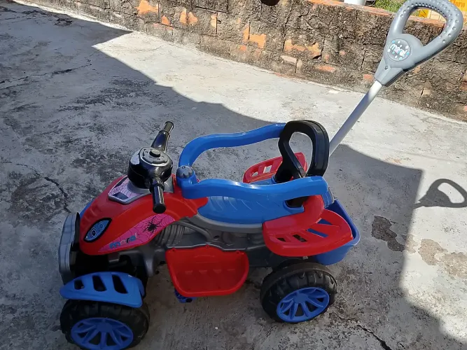 Quadriciclo homem aranha Maral