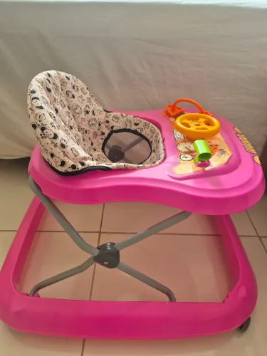 Andador infantil pouco usado