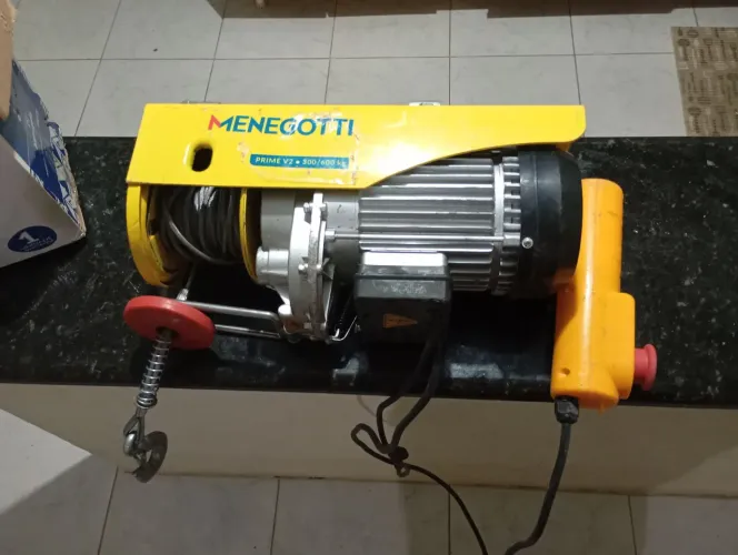 Guincho Eletrico Prime V2 Menegotti 300/600kg Cor Amarelo