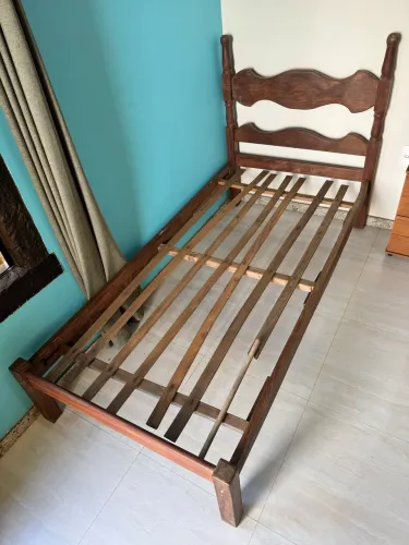 Vendo 2 Camas de Solteiro