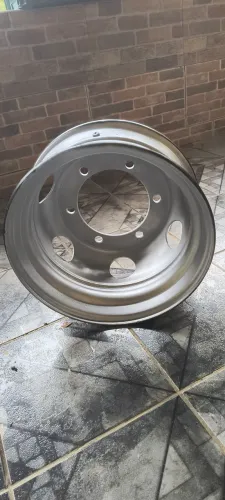 Roda de caminhão serve no 1016