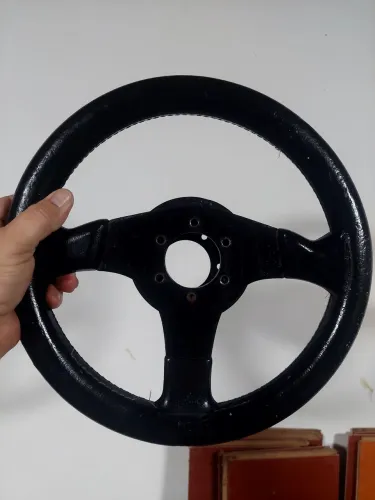 Volante Esportivo antigo em perfeito estado