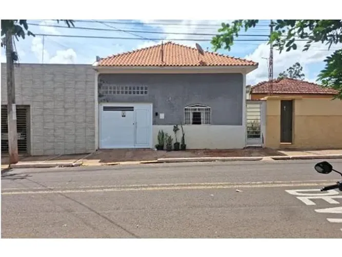 CASA RESIDENCIAL em SÃO MANUEL - SP, CENTRO