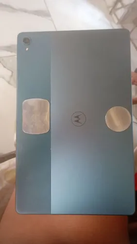 Perfeito estado porém tela tá trincada mais não interferir em nada,,pega chip tudo