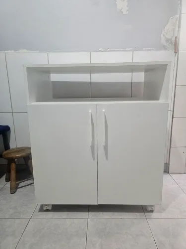 Armário Aparador com rodinhas