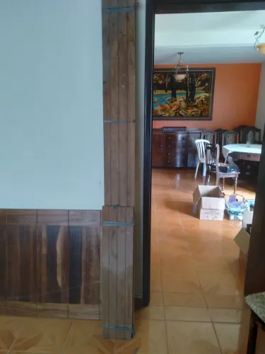 Porta em madeira imbuia maciça com caixilhos