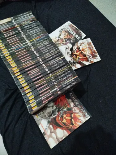 Coleção Completa Shingeki no Kyojin (Ataque dos Titãs) 1 ao 34 + Outside e Answers