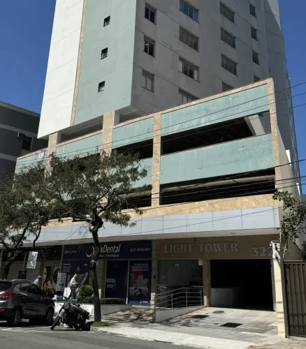 Pelegrine Aluga Loja com 45m², banheiro, porcelanato, portaria 24h em Santa Lúcia, Vitória