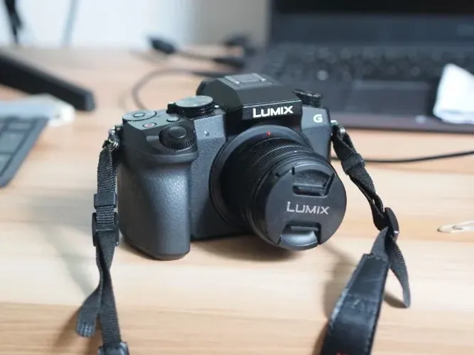 Camera Lumix G7 + 12-42mm