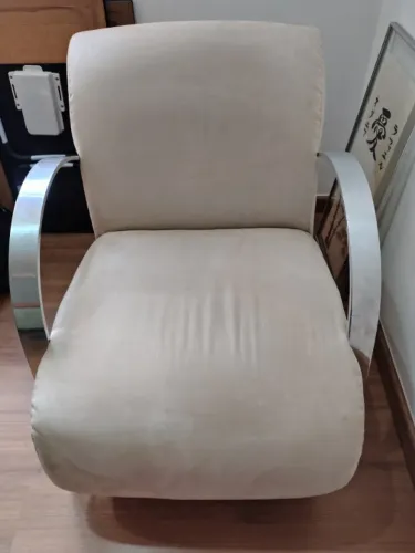 Vendo duas poltronas na cor Bege 