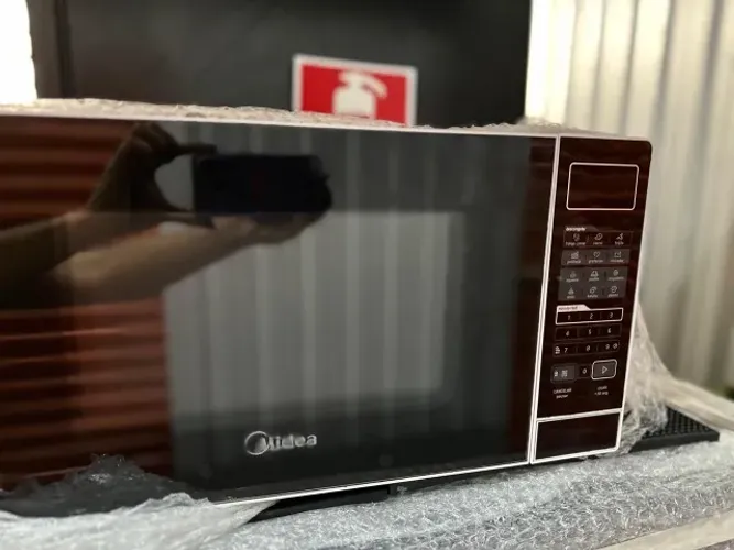 Micro-ondas Midea - 220V - Bom estado