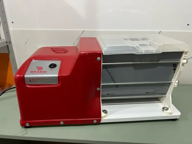 VENDE-SE MASSEIRA BRAESI 3KG NOVA!