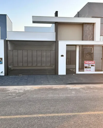 CASA 3 QUARTOS SENDO 1 SUITE