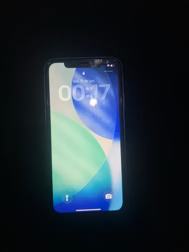 iPhone 11 na carcaça do 17 pro