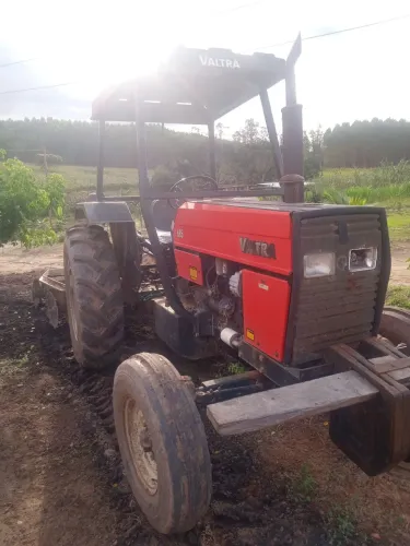 Vendo trator Valtra 685