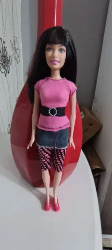 Boneca Barbie raquelle com franja