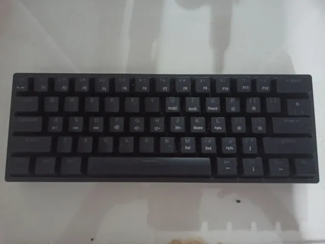 TECLADO 60% MECÂNICO COM LED ALTERÁVEL SWITCH AZUL SEMI NOVO (8 meses de uso)