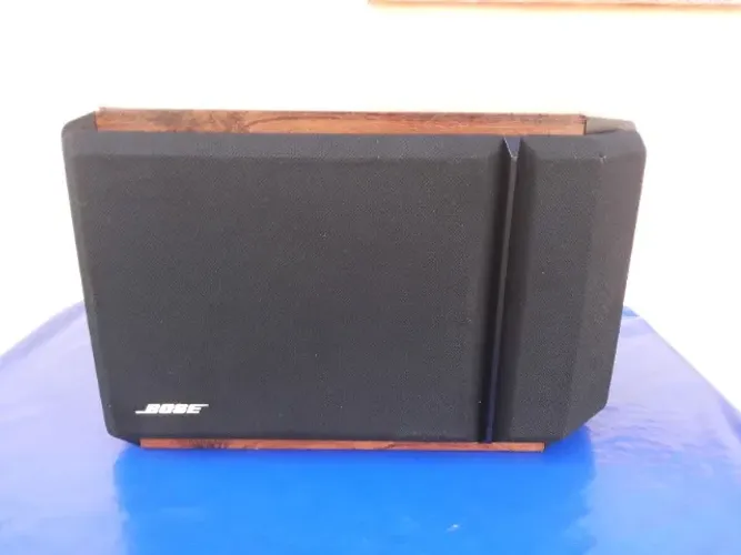 Par de caixas Bose 201 Series IV