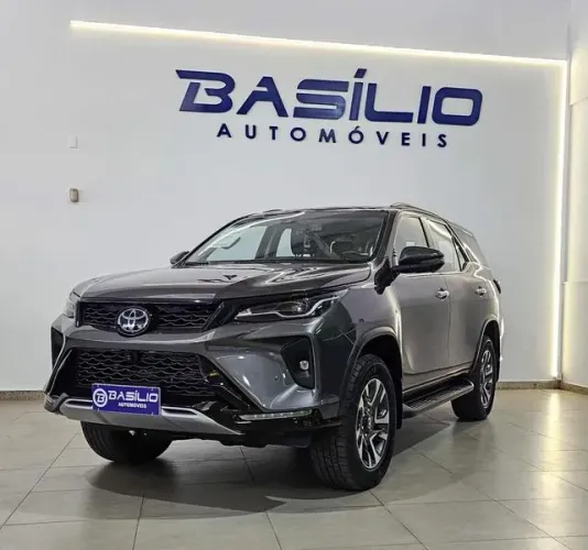 Toyota Hilux SW4 SRX Plat. 4X4 2.8 TB Die. Aut. 2024