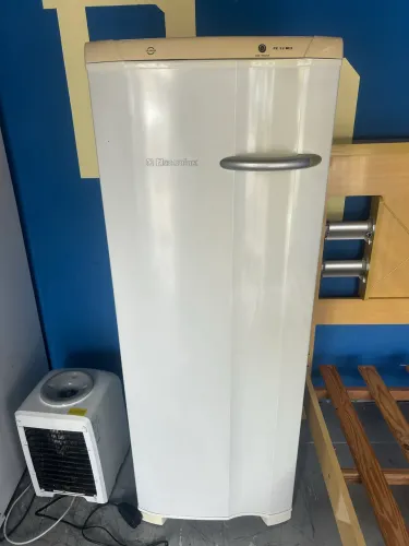 Freezer Electrolux vertical 230 Litros 
